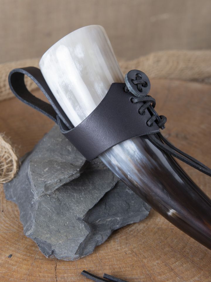 Drinking horn holder for lacing 6