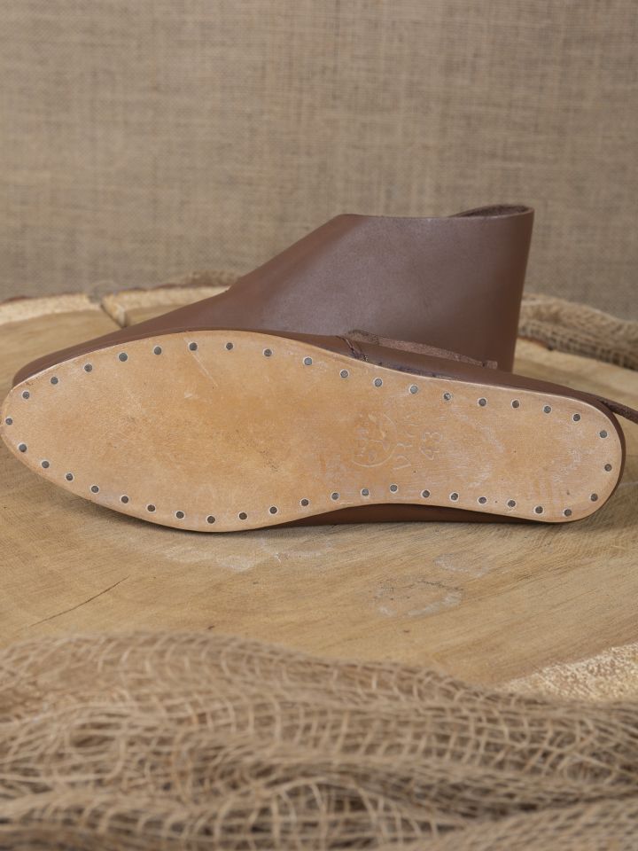 Early medieval shoes with toggle fastener 6