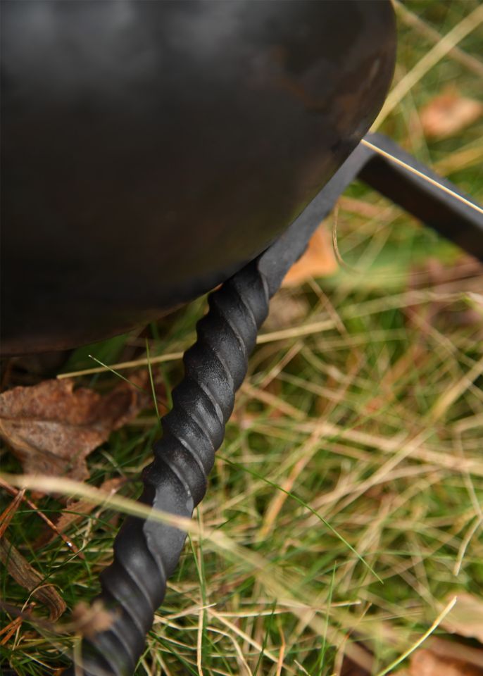 Tripod pan, hand-forged 6