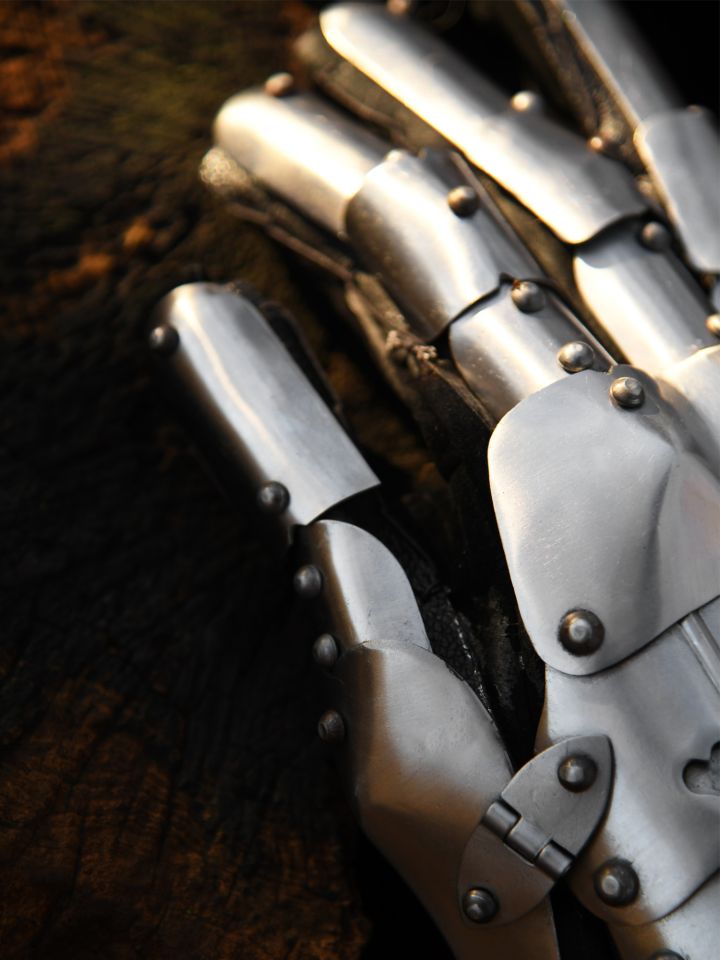 Gothic gauntlets 8