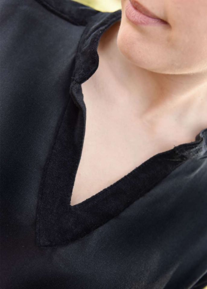 Medieval dress Meira with velvet details black M 8