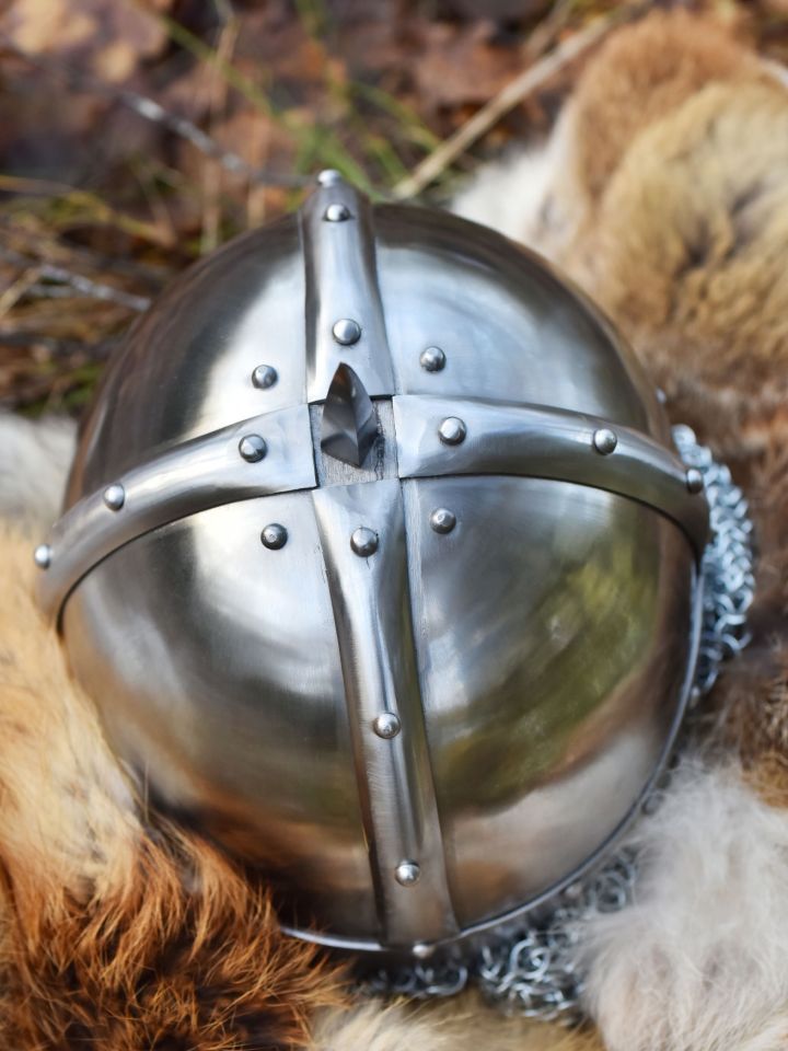 Viking spectacle helmet with chain brim 9