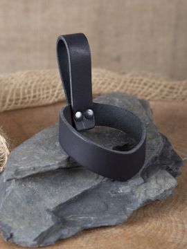 Drinking horn holder