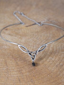 Tiara with Celtic braid and black stone